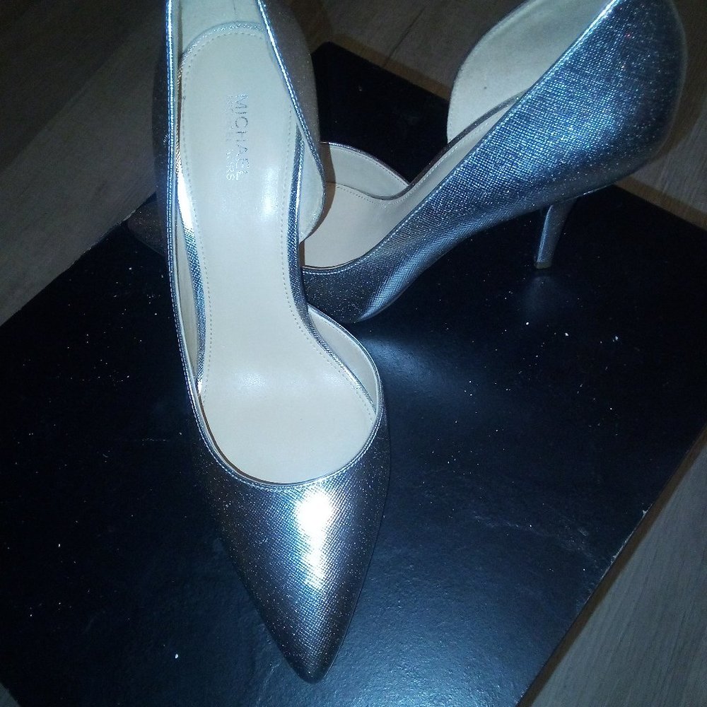 Michael kors pumps